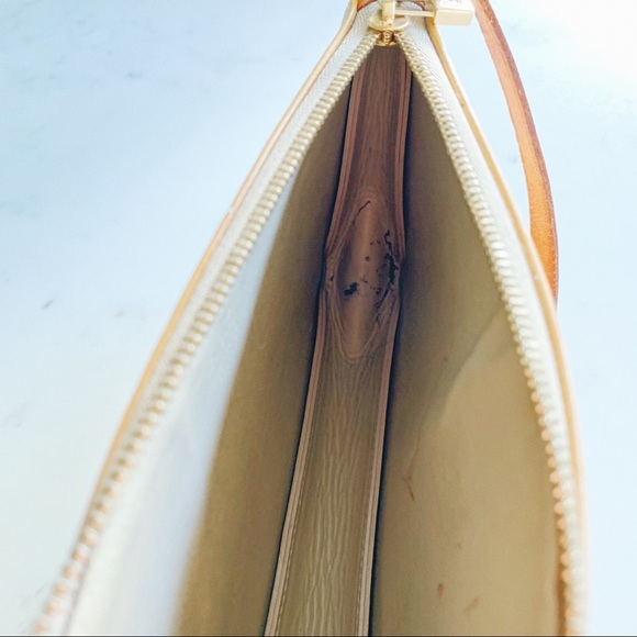 *SOLD* Louis Vuitton Vernis Pochette - Picture 13 of 16